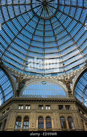 Glas und Metall gerippt Dach der Galleria Umberto i. in Neapel, Kampanien, Italien Stockfoto