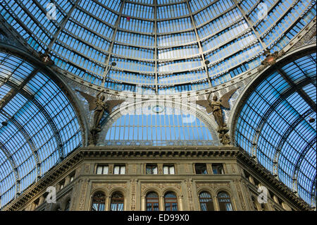 Glas und Metall gerippt Dach der Galleria Umberto i. in Neapel, Kampanien, Italien Stockfoto