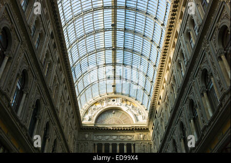 Glas und Metall gerippt Dach der Galleria Umberto i. in Neapel, Kampanien, Italien Stockfoto