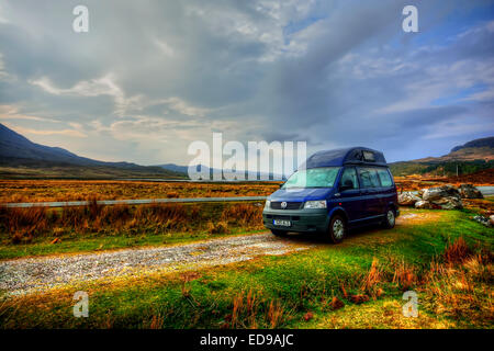 Beste Licht Bilder auf Tour, unsere regelmäßigen Übernachtungen Rastplätze, nämlich Loch Slappin auf der Isle Of Skye, Schottland Stockfoto