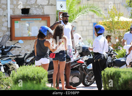 LA Clippers Spieler DeAndre Jordan, Reggie Bullock und Blake Griffin genießen die Insel Hvar Featuring: DeAndre Jordan Where: Hvar, Kroatien bei: 30. Juni 2014 Stockfoto