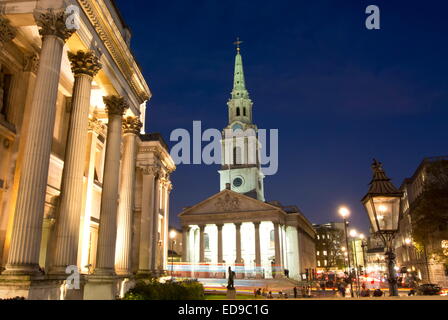 National Portrait Gallery mit Blick auf St. Martin in die Felder-Kirche auf dem Trafalgar Square, Westminster, London, UK Stockfoto