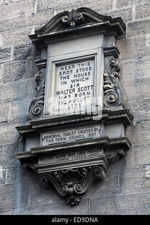 Steindenkmal für Sir Walter Scott, geboren hier in Edinburgh, Schottland (College Wynd in der Altstadt), Schottland, Großbritannien Stockfoto