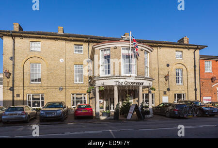 Das denkmalgeschützte Gebäude der Grosvenor Hotel am Straßenrand auf der Hauptstraße in der traditionellen Test Valley Village von Stockbridge, Hampshire, Großbritannien Stockfoto