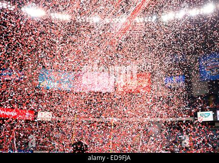 New Orleans, Louisiana, USA. 2. Januar 2015. Konfetti-Feier nach NCAA Football Spiel Action zwischen den Ohio State Buckeyes und der Alabama Crimson Tide im Mercedes-Benz Superdome in New Orleans, Louisiana. Ohio State besiegt Alabama 42-35. © Csm/Alamy Live-Nachrichten Stockfoto