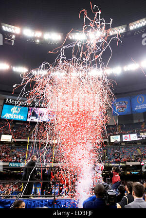 New Orleans, Louisiana, USA. 2. Januar 2015. Konfetti-Feier nach NCAA Football Spiel Action zwischen den Ohio State Buckeyes und der Alabama Crimson Tide im Mercedes-Benz Superdome in New Orleans, Louisiana. Ohio State besiegt Alabama 42-35. © Csm/Alamy Live-Nachrichten Stockfoto