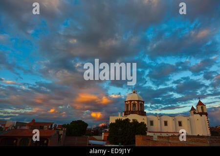 Einen herrlichen Sonnenuntergang über der Kirche SAN ANTONIO in SAN MIGUEL DE ALLENDE - Mexiko Stockfoto