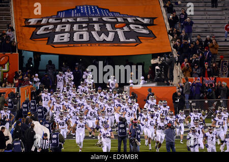 Tempe, Arizona, USA. 2. Januar 2015. ; Tempe, AZ, USA; Washington Huskies nehmen das Feld vor der Oklahoma State Cowboys in 2015 Kaktus Schüssel im Sun Devil Stadium. Die Cowboys gewannen 30-22. Joe Camporeale/Cal-Sport-Medien-Credit: Cal Sport Media/Alamy Live-Nachrichten Stockfoto