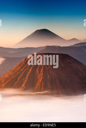 Gunung Semeru, ein aktiver Stratovulkan in Bromo Tengger Semeru National Park, Java, Indonesien. Stockfoto