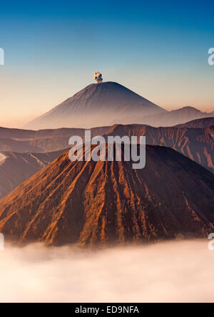 Gunung Semeru, ein aktiver Stratovulkan in Bromo Tengger Semeru National Park, Java, Indonesien. Stockfoto