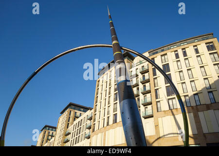 Hayes, Cardiff, Wales, UK. "Allianz", eine Skulptur des französischen Künstlers Jean-Bernard Métais, außerhalb St. Davids Shopping Centre Stockfoto