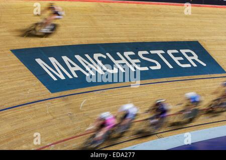 Manchester, UK. 3. Januar 2015. Revolution-Serie Radfahren. Geschwindigkeit blur Bild der Fahrer in Aktion. Bildnachweis: Aktion Plus Sport/Alamy Live-Nachrichten Stockfoto