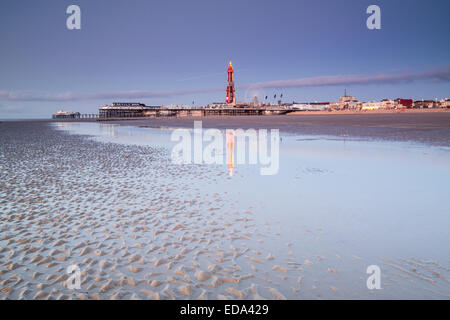 Blackpool, UK. 3. Januar 2014. Nach einem nassen Start das Wetter verbessert und endet für einen schönen Abend in Blackpool. Bildnachweis: Gary Telford/Alamy live-Nachrichten Stockfoto