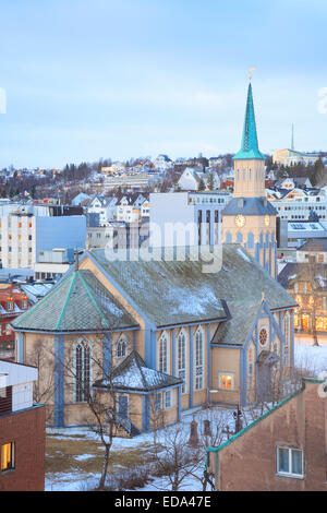 Luftaufnahme von Tromsø Kathedrale Kirche in Troms-Norwegen in der Abenddämmerung Dämmerung Stockfoto