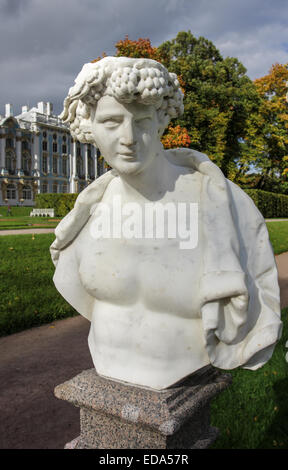 Skulptur im Park Catherine, Puschkin, Tsarskoye Selo, Sankt Petersburg, Russland Stockfoto