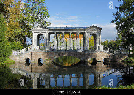 Die Marmor-Brücke, Zarskoje Selo, Puschkin, Sankt Petersburg, Russland Stockfoto