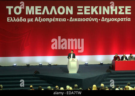Athen, Griechenland. 3. Januar 2015. Alexis Tsipras, Oppositionsführer und Chef der linksradikalen Partei Syriza, hält eine Rede bei einem Parteitag in Athen, am 3. Januar 2015. © Marios Lolos/Xinhua/Alamy Live-Nachrichten Stockfoto