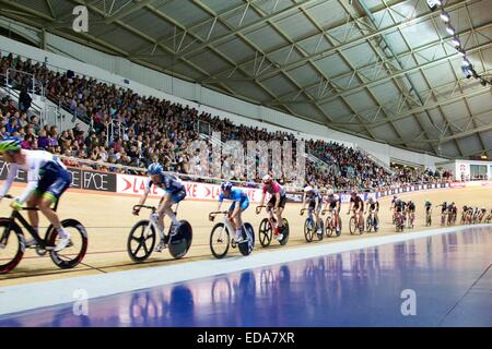 Manchester, UK. 3. Januar 2015. Revolution-Serie Radfahren. Das Scratch-Rennen der UCI-Feld. Bildnachweis: Aktion Plus Sport/Alamy Live-Nachrichten Stockfoto