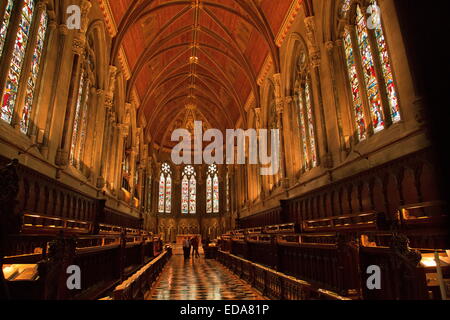 Das Innere der Kapelle an Str. Johns Hochschule, Cambridge, UK. Stockfoto