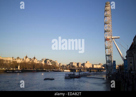 Das Coca-Cola London Eye Riesenrad am Südufer der Themse in London Stockfoto