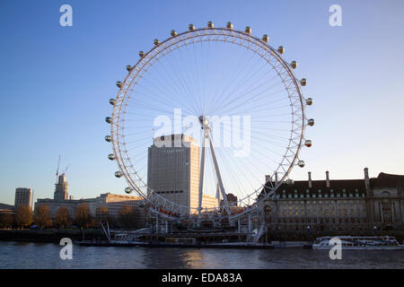 Das Coca-Cola London Eye Riesenrad am Südufer der Themse in London Stockfoto