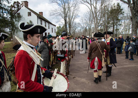 Reenactors im jährlichen General George Washington überquert den Delaware River aus Pennsylvania in New Jersey auf Weihnachten Da Stockfoto