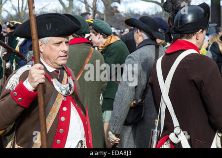 Reenactors im jährlichen General George Washington überquert den Delaware River aus Pennsylvania in New Jersey auf Weihnachten Da Stockfoto