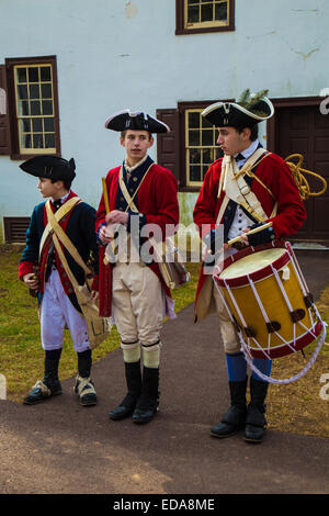 Kolonialsoldaten mit Trommeln in Washington Crossing Reenactment. Stockfoto