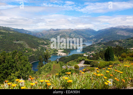 Zeigen Sie am Fluss Lima Mäandern durch Peneda Geres, der einzige Nationalpark in Portugal, befindet sich in der Region Norte an. Stockfoto