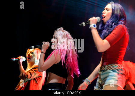 BARCELONA - 23 Mai: Sweet California (Girl-Band) in Primavera Pop Festival von Los 40 Principales. Stockfoto