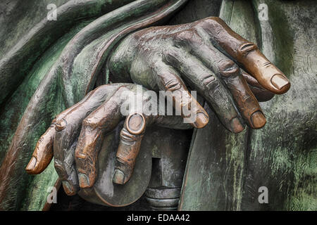 Hände von Franklin Delano Roosevelt von der Statue an seinem Denkmal in Washington, D.C. Stockfoto