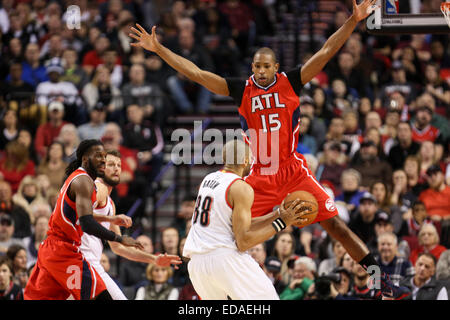 3. Januar 2015 - AL HORFORD (15) springt bis zu verteidigen gegen NICOLAS BATUM (88). Die Portland Trail Blazers spielen die Atlanta Hawks Moda Center am 3. Januar 2014. © David Blair/ZUMA Draht/Alamy Live-Nachrichten Stockfoto