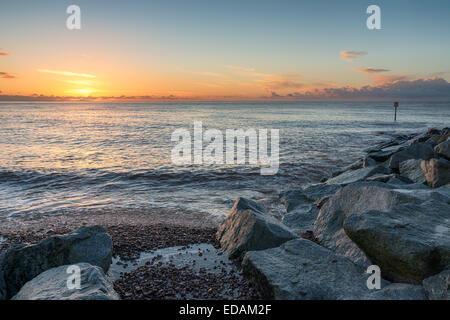 Sonnenaufgang über den Strand von Sidmouth in Devon Stockfoto