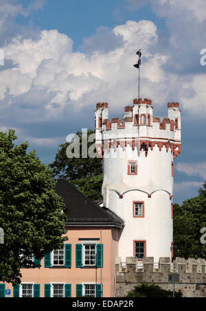 Alte Stadt von Rüdesheim mit Stadt-Festung, Rheingau, Hessen, Deutschland Stockfoto