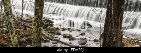 Östlichen Zweig des Swift River fließt in Richtung Ausbau Reservoir Stockfoto