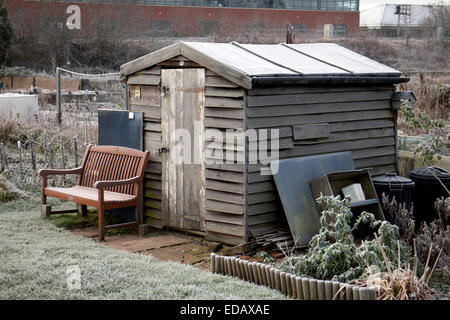 Schrebergarten zu vergießen, im Winter, Warwick, UK Stockfoto