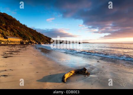 Sunrise Ont der Sandstrand von Looe in Cornwall Stockfoto