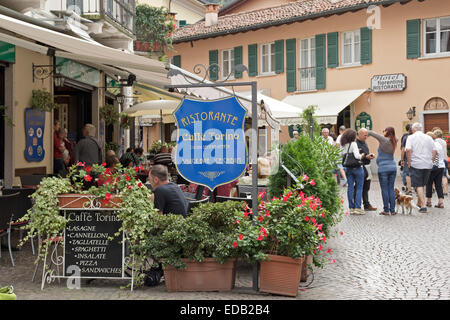 Restaurant in der alten Stadt, Stresa, Lago Maggiore, Piemont, Italien Stockfoto