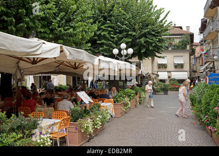 Restaurant in der alten Stadt, Stresa, Lago Maggiore, Piemont, Italien Stockfoto