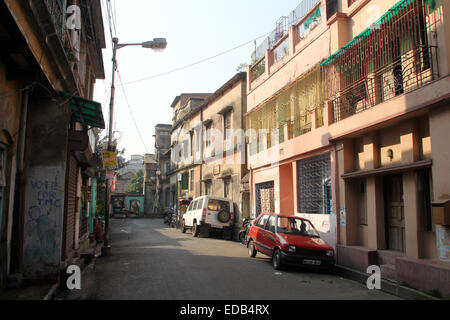 Leere Straße in in Kolkata, Westbengalen, Indien am 26. November 2012. Stockfoto