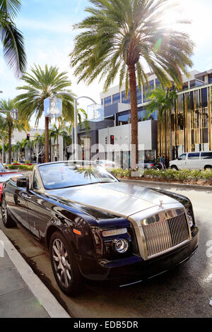 Rolls-Royce parkten am Rodeo Drive, Beverly Hills, Los Angeles, Kalifornien. Stockfoto
