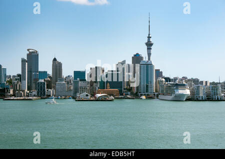 Panorama der Stadt Auckland, New Zealand, Blick nach Süden über den Waitemata Harbour vom Nordufer Stockfoto