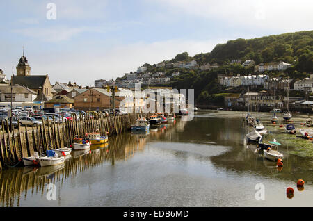 Boote vertäut am Fluß Looe, Looe, Cornwall, England, UK Stockfoto