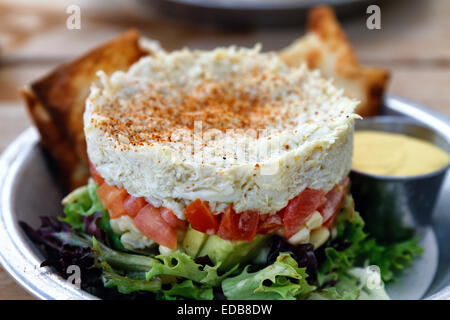 Nahaufnahme der Kuchen Krabbensalat, typisch für die Chesapeake Bay Area, Baltimore, Maryland Stockfoto