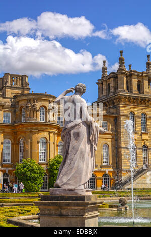 Blick auf der Wasserterrasse im Blenheim Palace, die Residenz der Herzöge von Marlborough Stockfoto