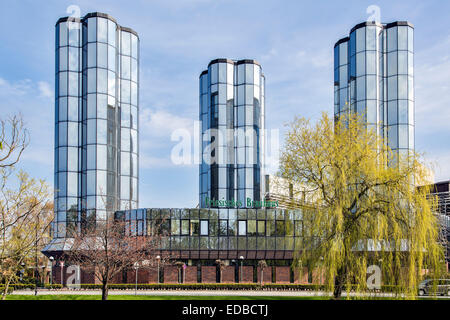 Gespiegelt Glastürmen, friesische Sudhaus, Jever, Friesland, Niedersachsen, Deutschland Stockfoto