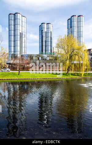 Gespiegelt Glastürmen, friesische Sudhaus, Jever, Friesland, Niedersachsen, Deutschland Stockfoto