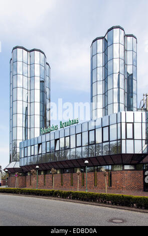 Gespiegelt Glastürmen, friesische Sudhaus, Jever, Friesland, Niedersachsen, Deutschland Stockfoto