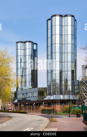 Gespiegelt Glastürmen, friesische Sudhaus, Jever, Friesland, Niedersachsen, Deutschland Stockfoto