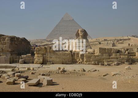 Sphinx oder große Sphinx von Gizeh, Löwen mit einem Menschenkopf, gebaut in der 4. ägyptische Dynastie um 2700 v. Chr. an der Stockfoto